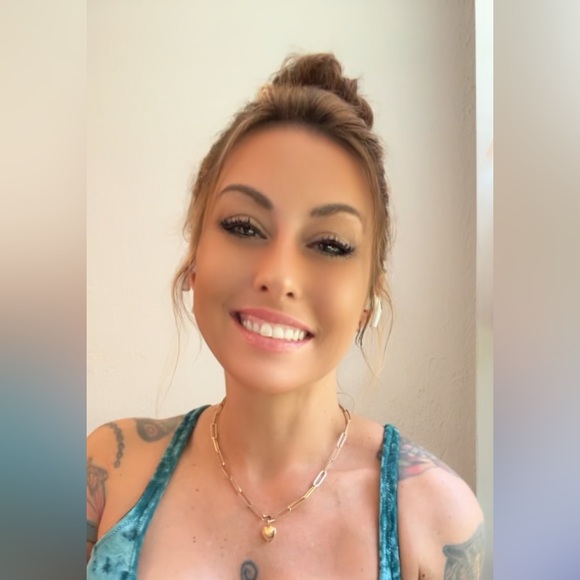 Meet your Posher, Michelle - Picture 2 of 2